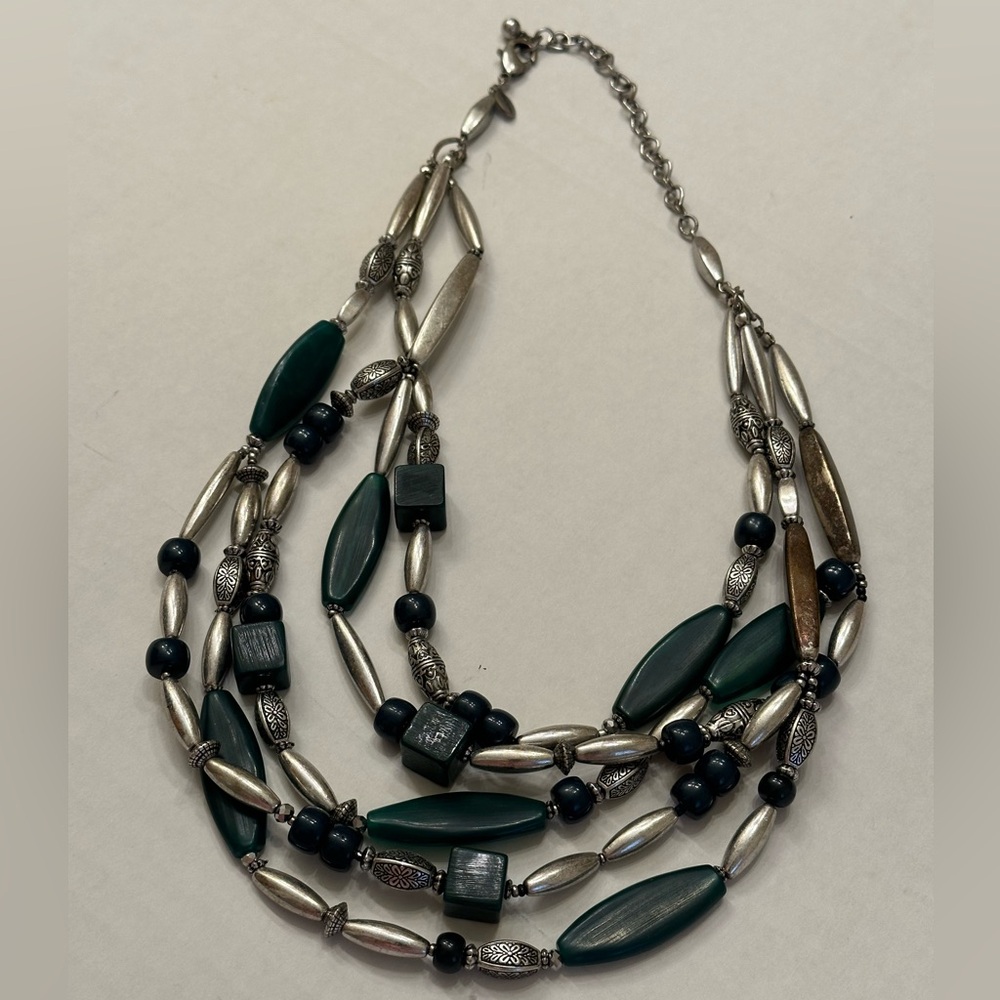 Chico’s Necklace Green & Silver Tone 21”